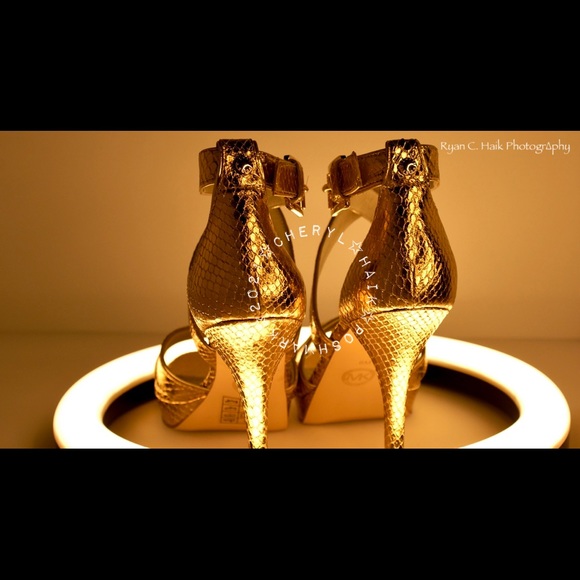 Evie Platform in Gold Metallic Leather - Picture 8 of 9